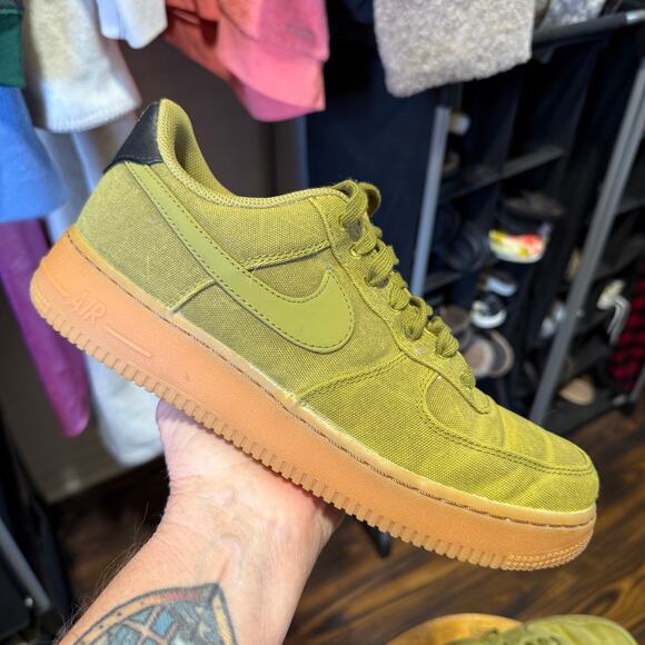 Athletic_Shoes